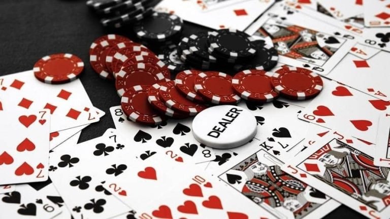 Live dealer at wins autoqris77 announcing Lightning Roulette results